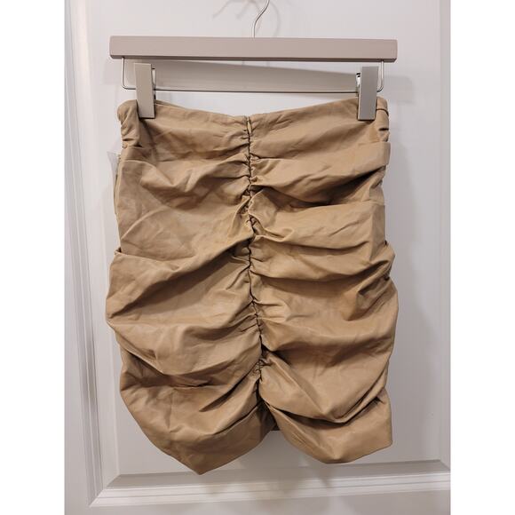 ASTR Roselle faux leather ruched mini skirt in Cappuccino - Picture 2 of 8